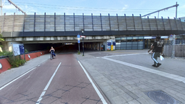 904469 Gezicht op de Van Sijpesteijntunnel te Utrecht, vanaf de Van Sijpesteijnkade.